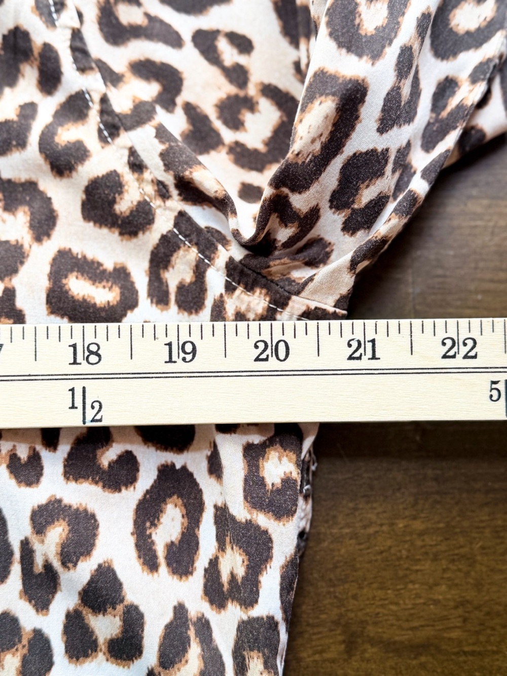 Chico’s Leopard Animal Print Button Down Shirt Modal Rayon Stretch Size 1/M EUC - Picture 5 of 9